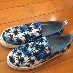 Slip-on platform sneakers